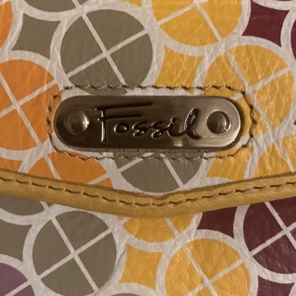 𝅺Fossil multicolor geometric pattern wallet - Picture 3 of 9